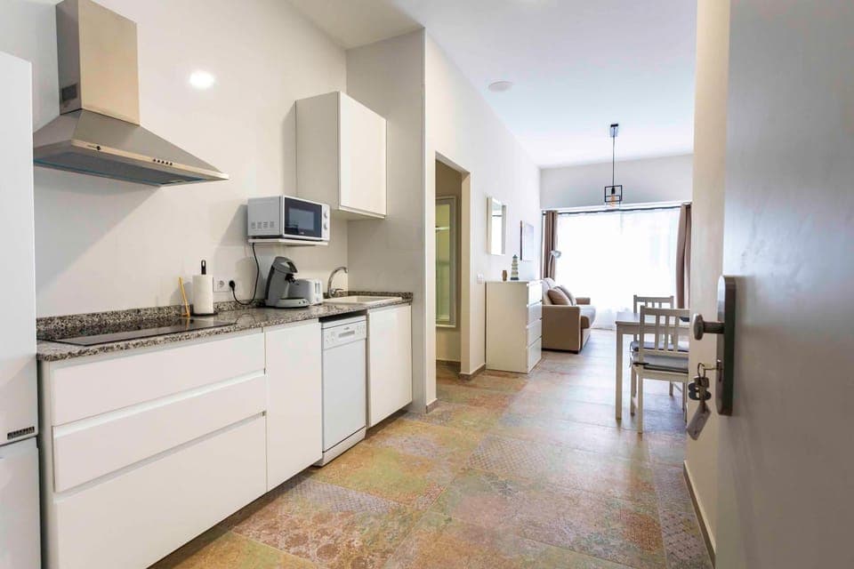 Kitchen or kitchenette, dishwasher, toaster