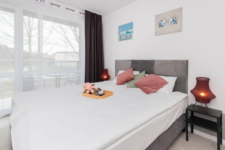 Bed, Photo of the whole room, towels