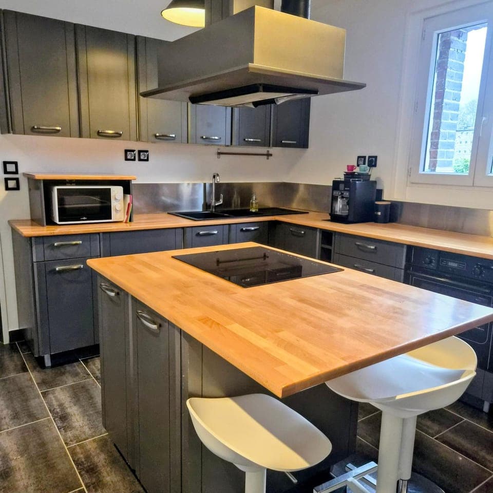 Kitchen or kitchenette, Dining area, oven, stove, toaster