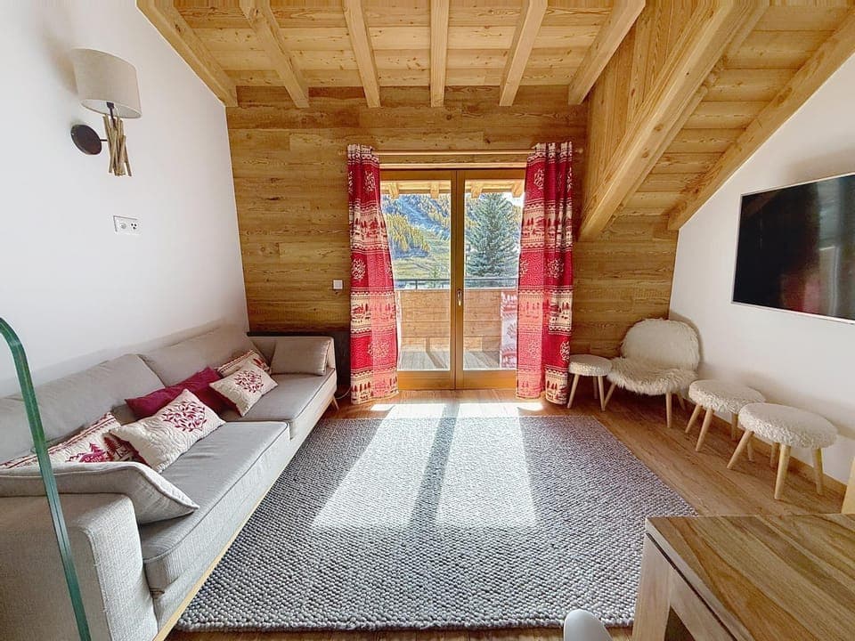 Communal lounge/ TV room, TV and multimedia, Living room, Seating area