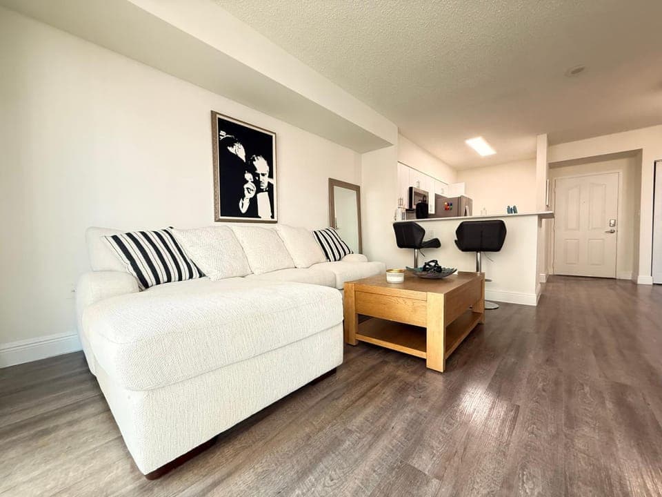 TV and multimedia, Living room, Seating area, City view