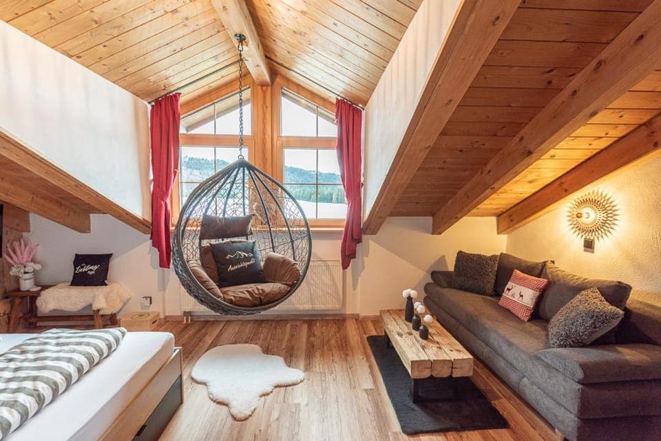 Bed, Living room, Photo of the whole room, Seating area, Bedroom