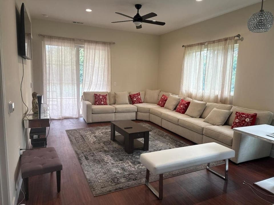 TV and multimedia, Living room, Seating area