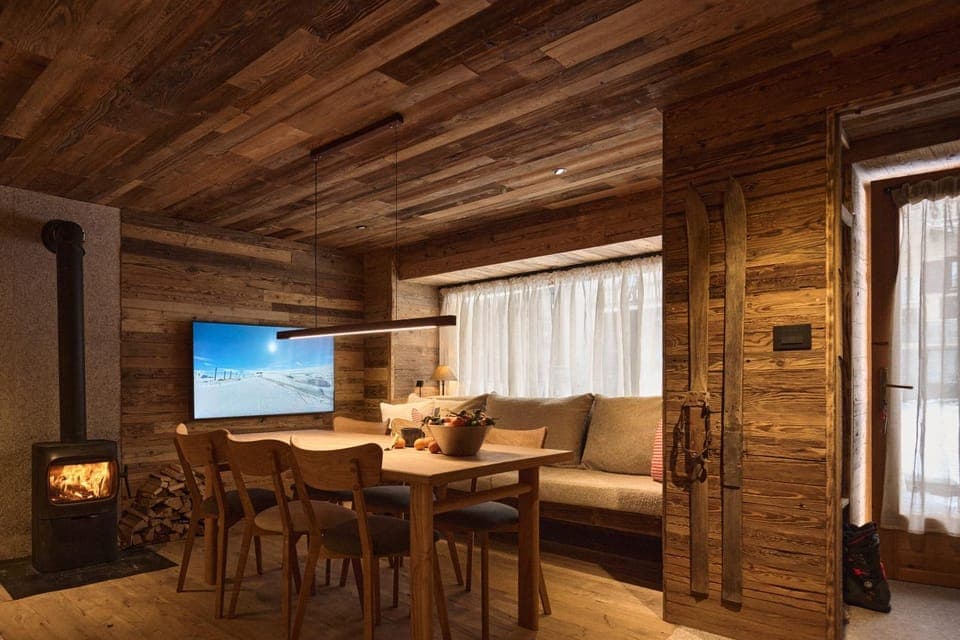 TV and multimedia, Living room, Seating area, Dining area, Evening entertainment, fireplace