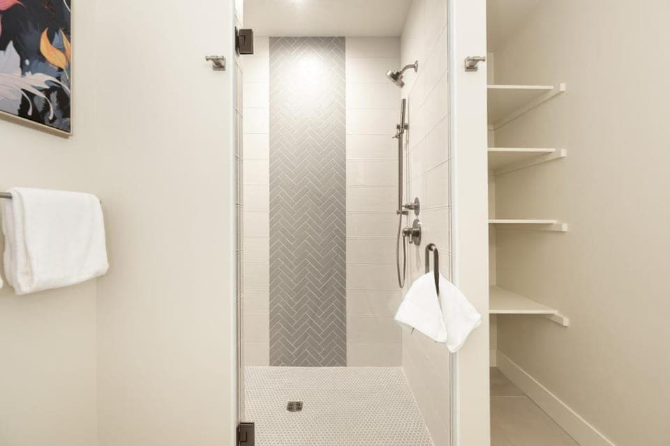 Shower, Bathroom, towels