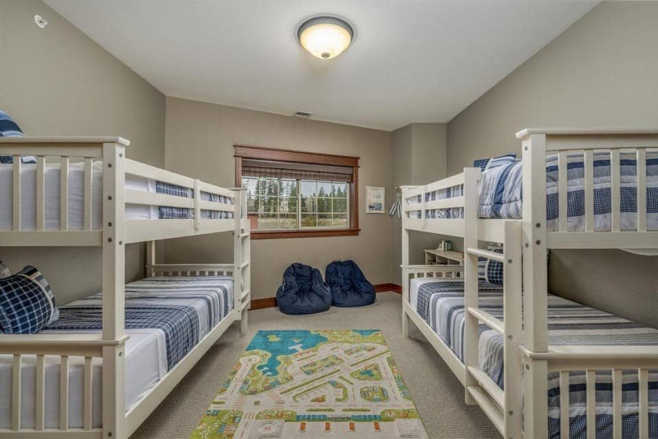 Bed, Photo of the whole room, Bedroom, bunk bed