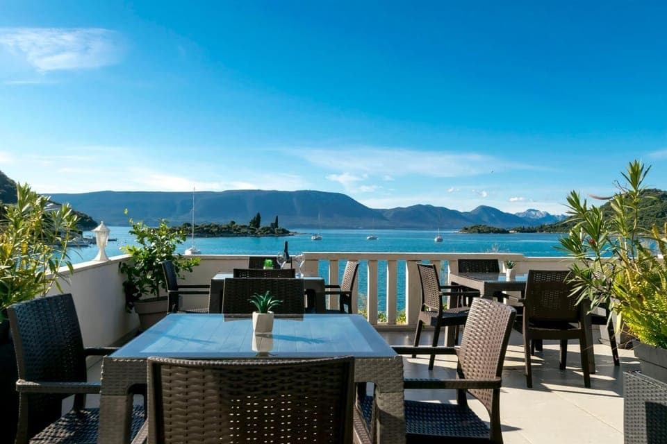 Facade/entrance, Balcony/Terrace