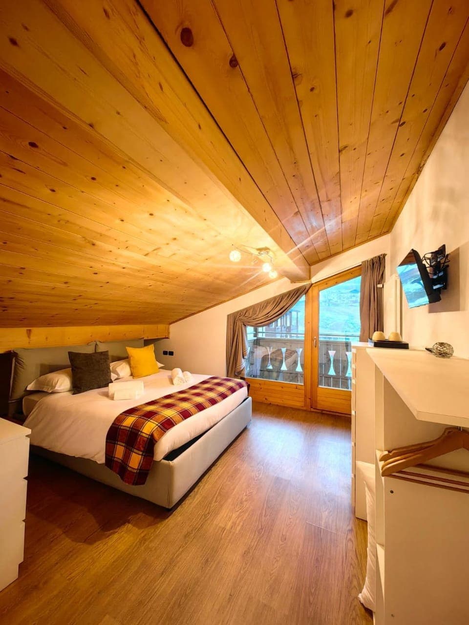 Photo of the whole room