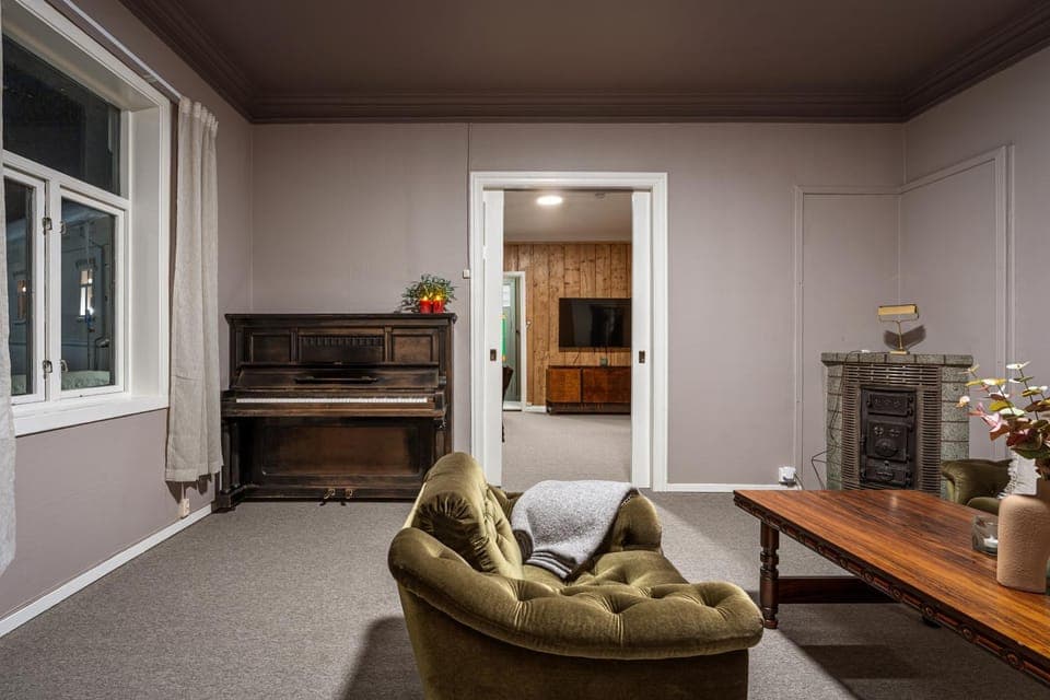 Living room, Seating area, flat iron