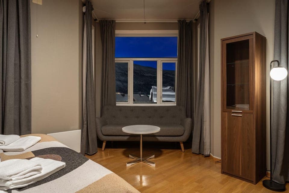 Bed, Living room, Photo of the whole room, Seating area, Bedroom, towels