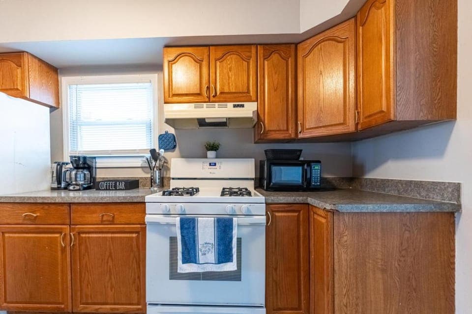 Work and Family Lodging in a Cozy Home House in Lake Erie