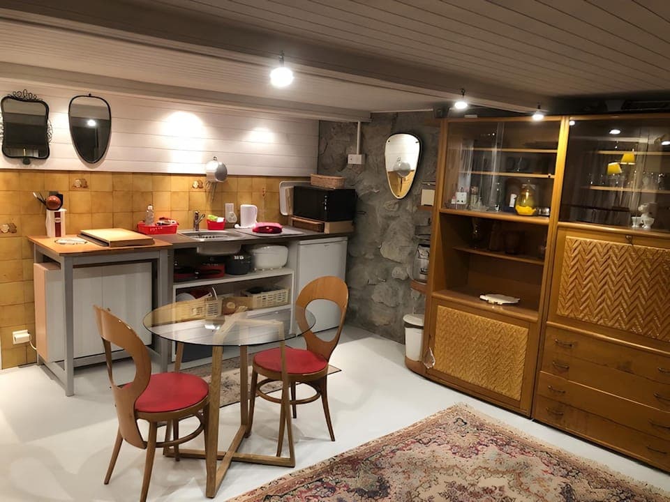 Property building, Kitchen or kitchenette, Living room