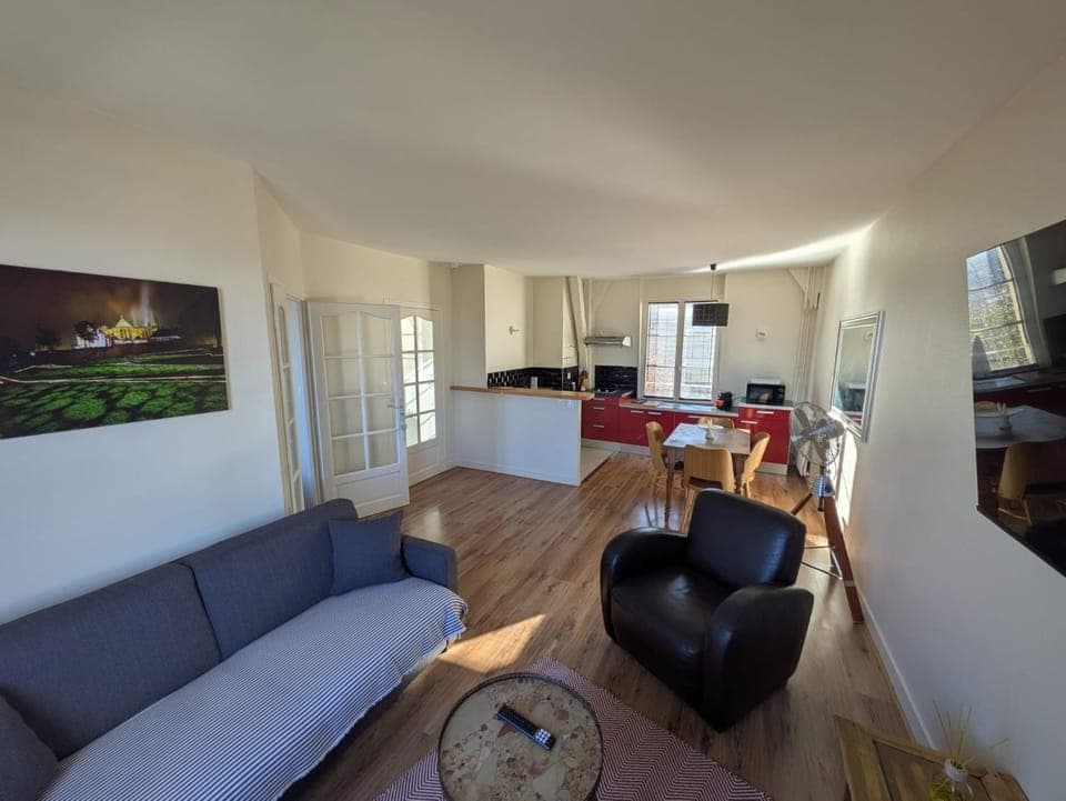 Kitchen or kitchenette, Living room, Seating area, Dining area, pet friendly, stove