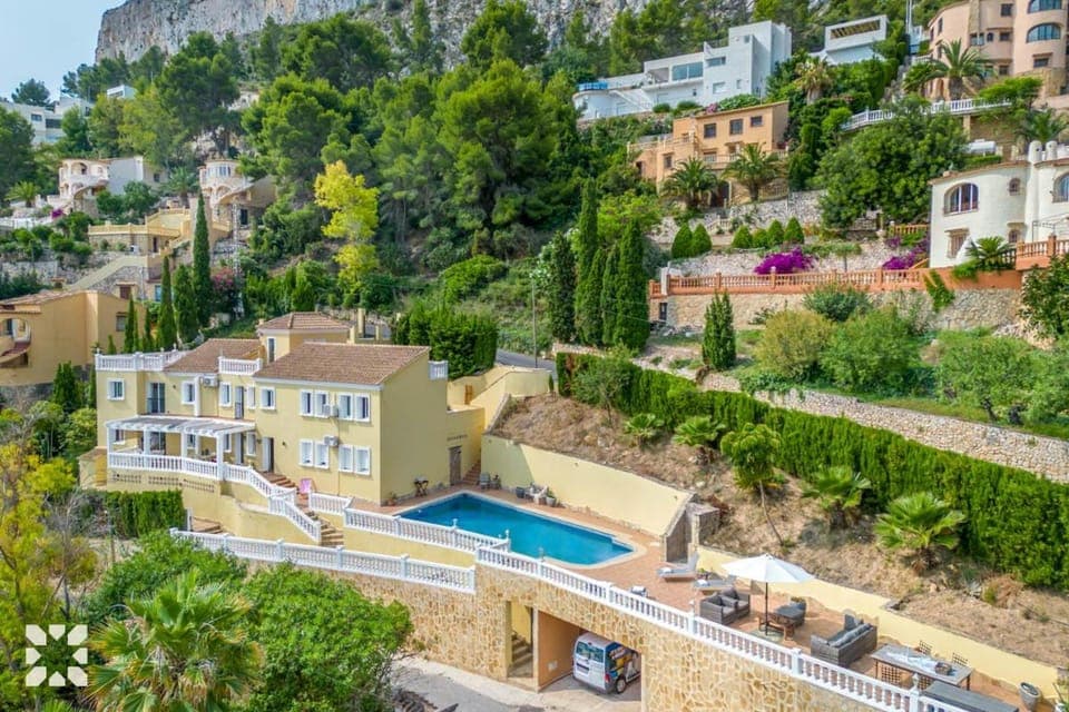 Property building, Day, Garden, Balcony/Terrace, Pool view, Swimming pool, Swimming pool