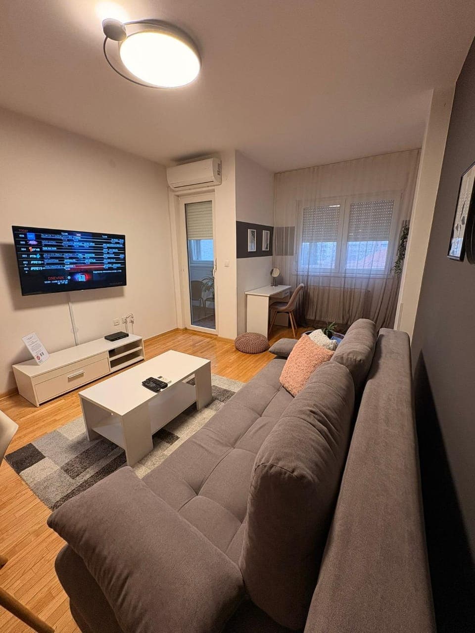 Communal lounge/ TV room, TV and multimedia, Living room, Seating area, Evening entertainment