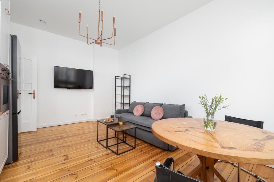 Communal lounge/ TV room, TV and multimedia, Living room, Seating area, Dining area, Evening entertainment