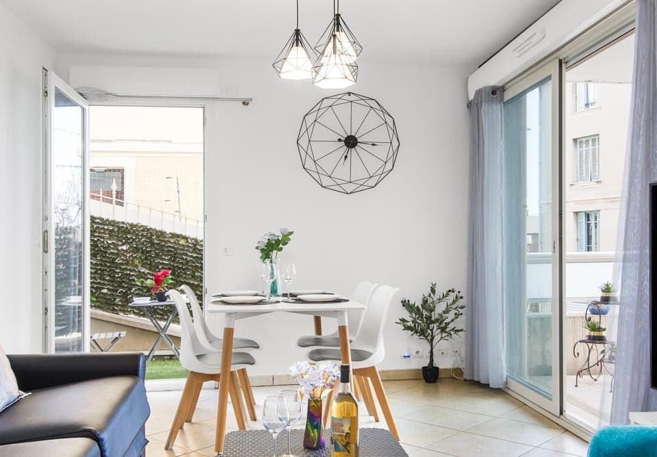 Patio, Living room, Seating area, Dining area