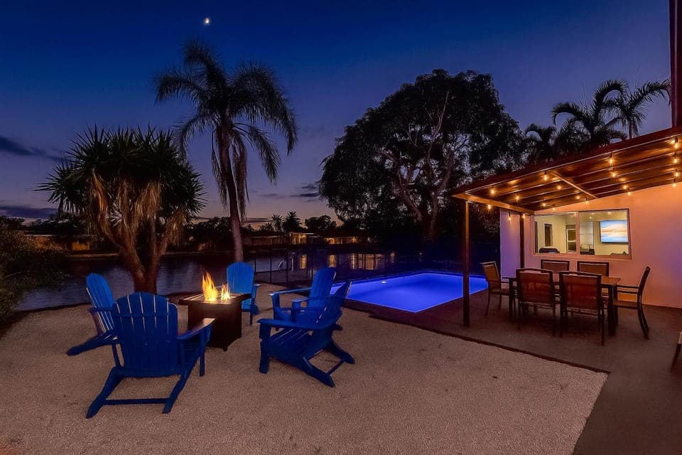 Property building, Pool view, Swimming pool, sunbed