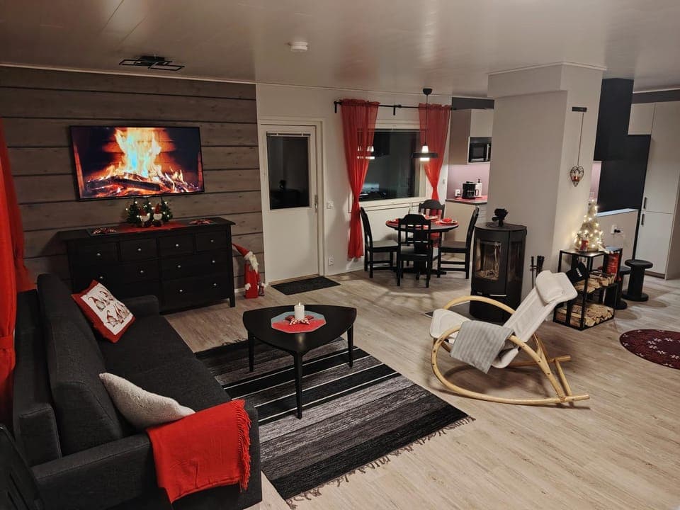 Communal lounge/ TV room, TV and multimedia, Living room, Seating area, Dining area, fireplace