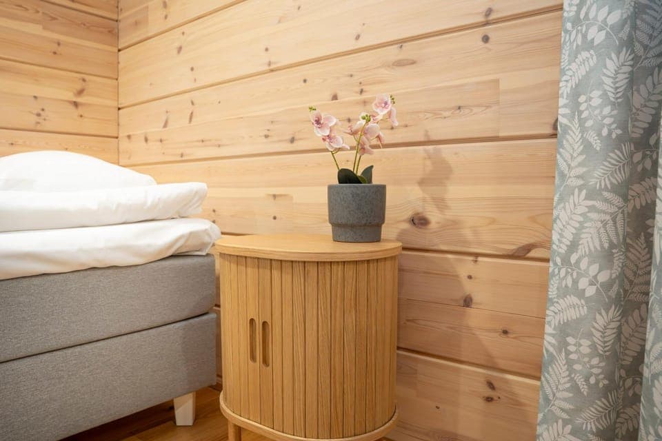 Bed, Photo of the whole room, Decorative detail, Bedroom