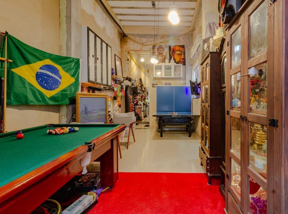 Billiard, Game Room