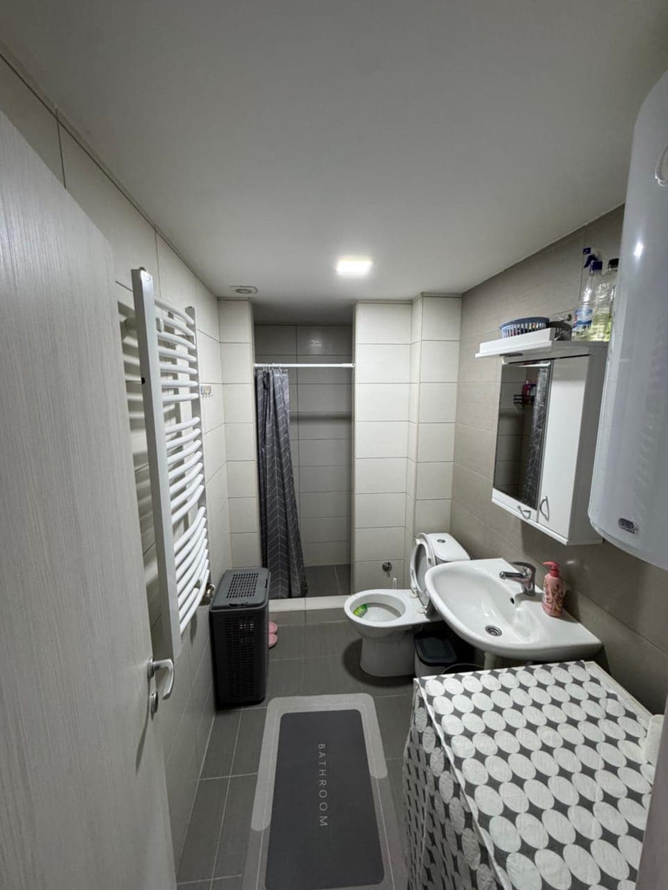 Shower, Toilet, Bathroom, towels