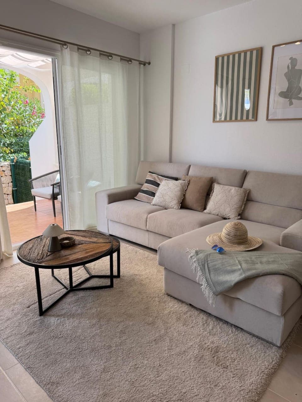 Living room, Seating area