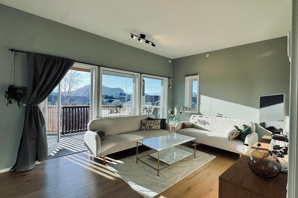 Sunny Terrace - Airy Apartment in the Heart of Lofoten Apartment in Lofoten