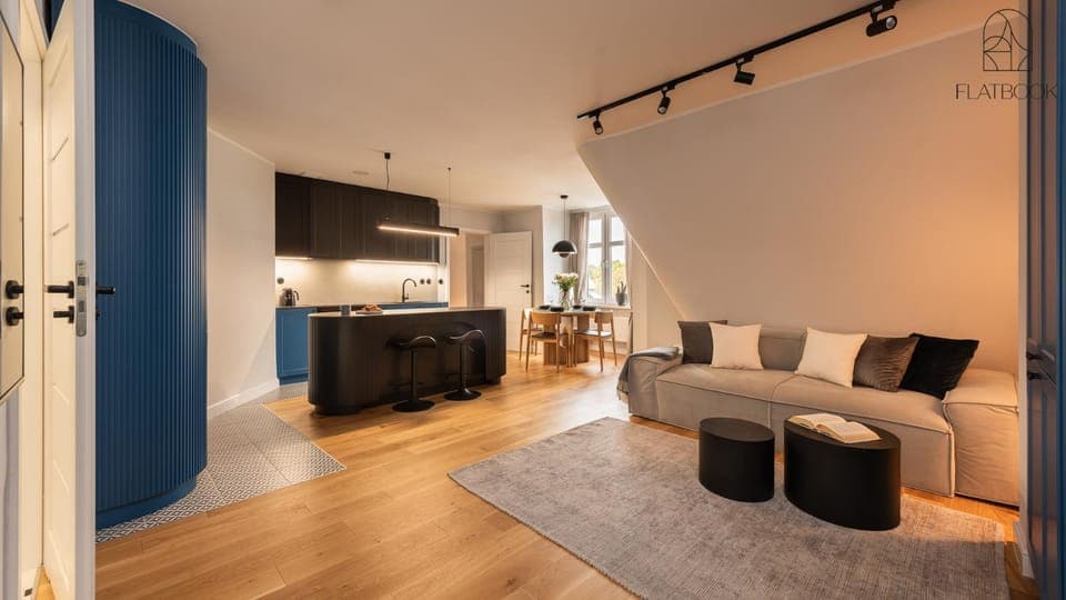 Bed, TV and multimedia, Kitchen or kitchenette, Living room, Photo of the whole room, Seating area