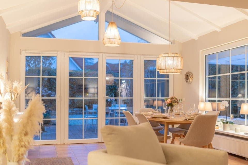 Living room, Seating area, Dining area