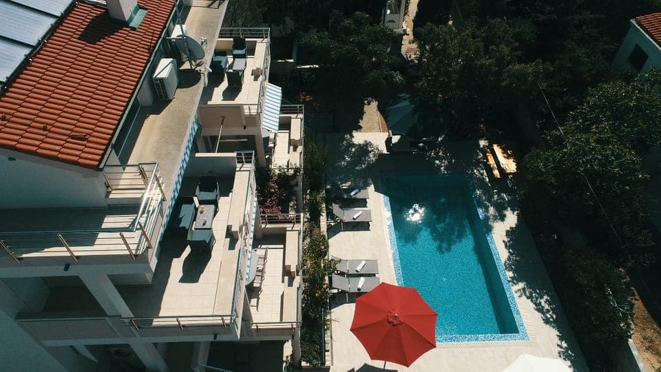 Property building, Bird's eye view, Swimming pool