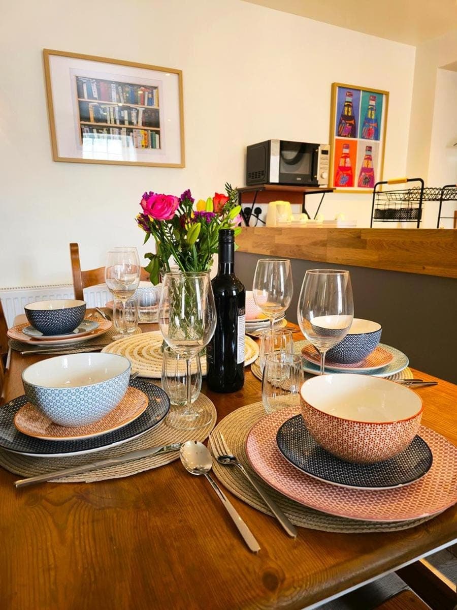 Living room, Dining area