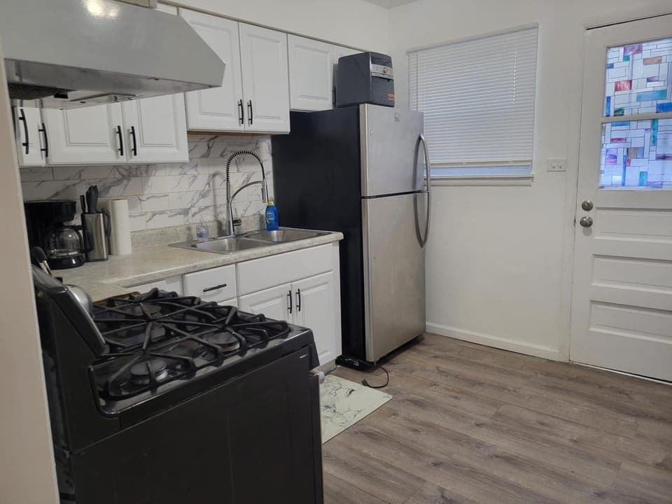 Kitchen or kitchenette, oven, stove
