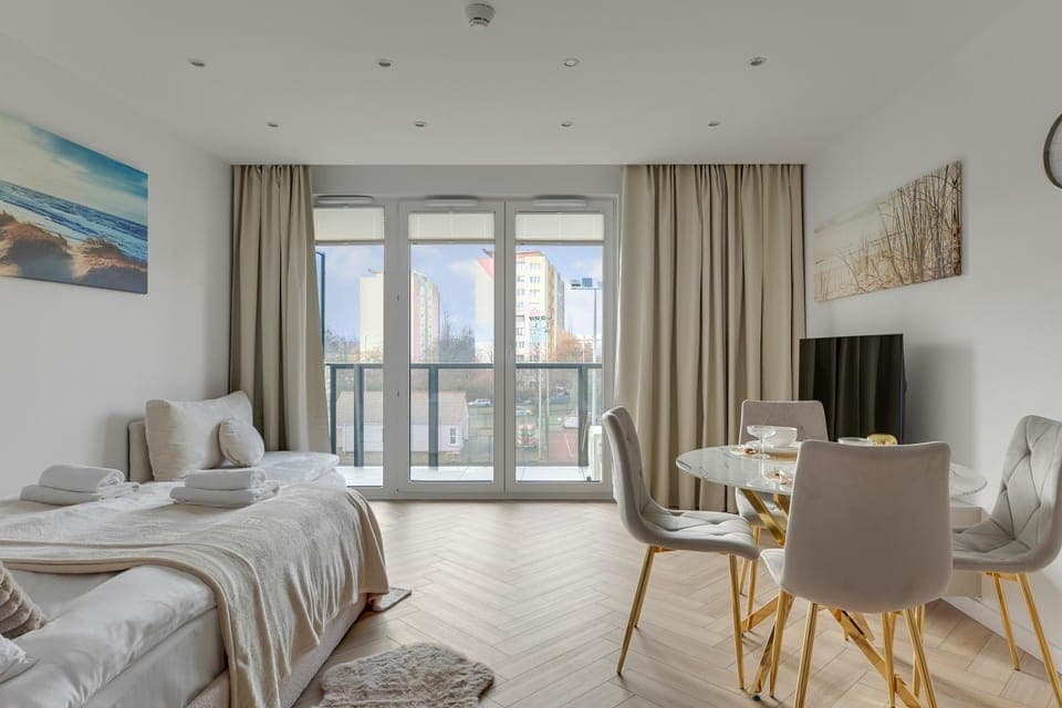 Bed, Living room, Photo of the whole room