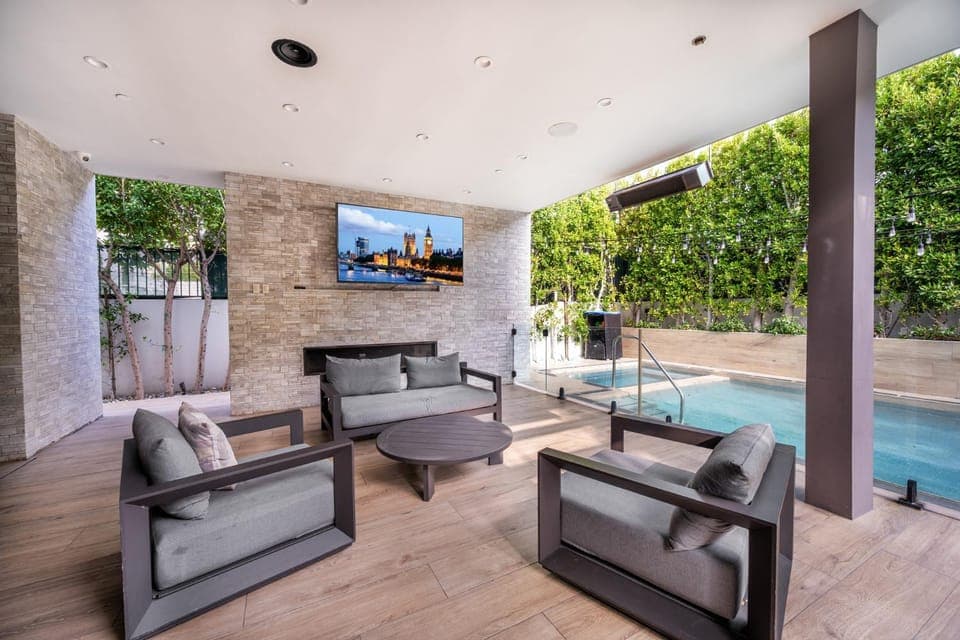 Ultra Luxe Estate With Pool and Stunning 360 LA Views House in West Hollywood