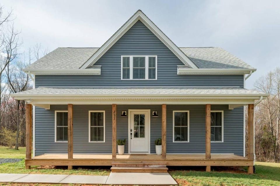 The Madison - 5 Minutes to Downtown, Firepit and Deck! House in Madison Heights
