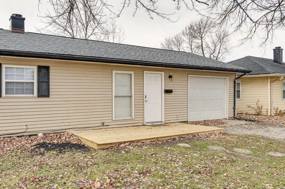 4 Mi to the Speedway: Peaceful & Snug Home w/ Yard House in Indianapolis
