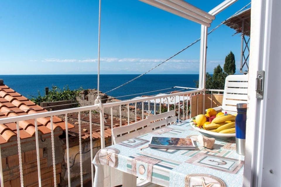 Day, View (from property/room), Balcony/Terrace, Dining area, Sea view