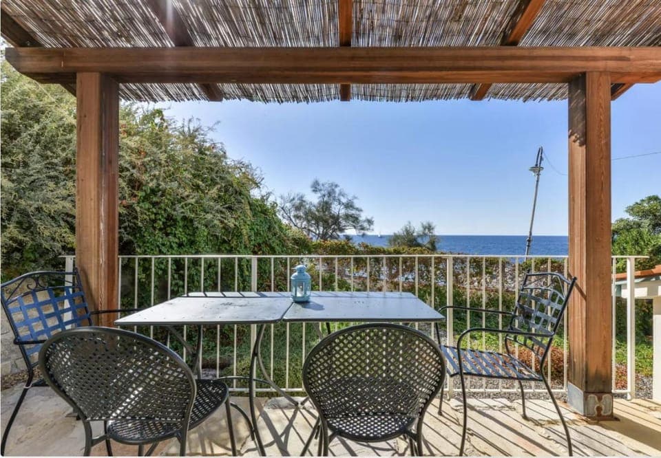 Natural landscape, Balcony/Terrace, Sea view