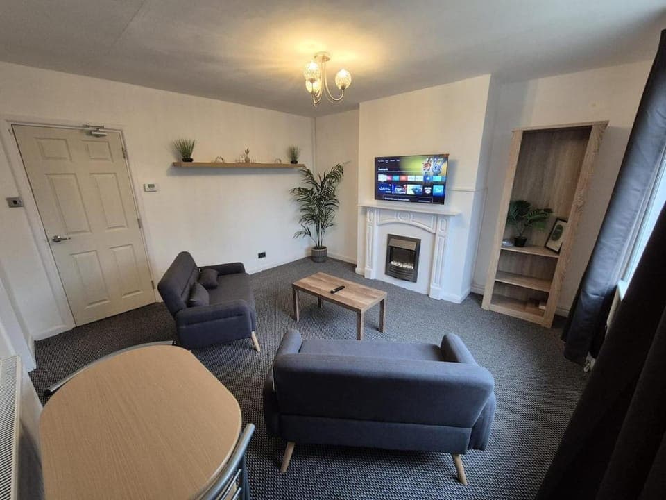 Communal lounge/ TV room, TV and multimedia, Living room, Seating area