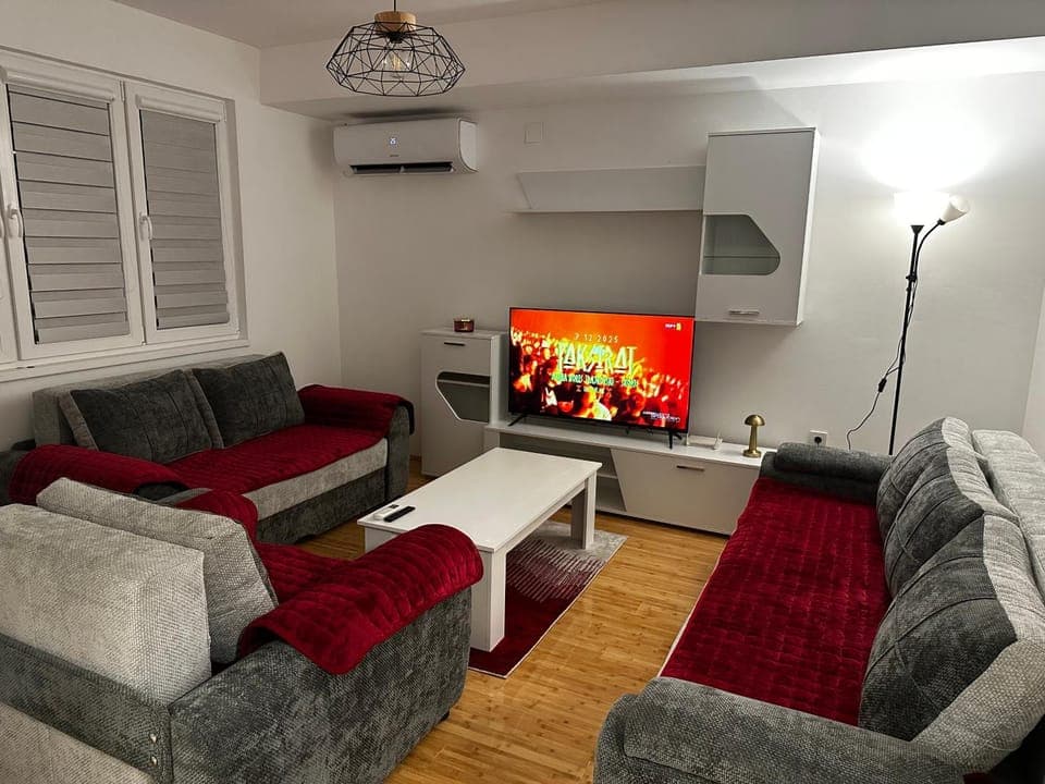 TV and multimedia, Living room, Seating area, air conditioner