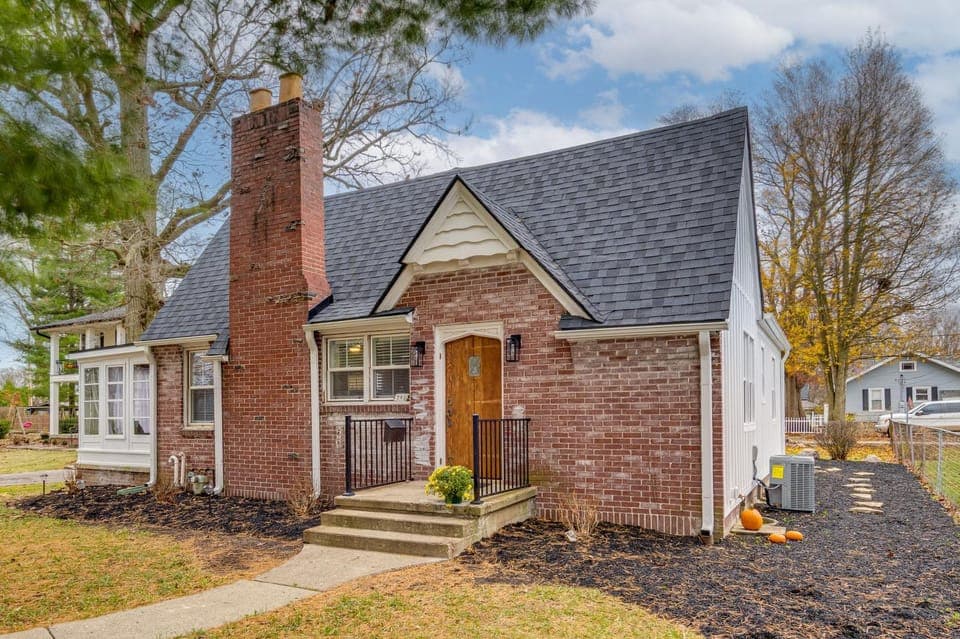 Walk to Downtown Frankfort: Patio, Firepit & More! House in Indiana