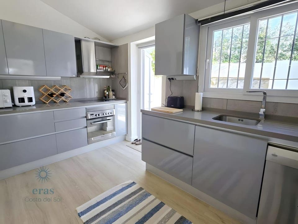 Kitchen or kitchenette, Living room