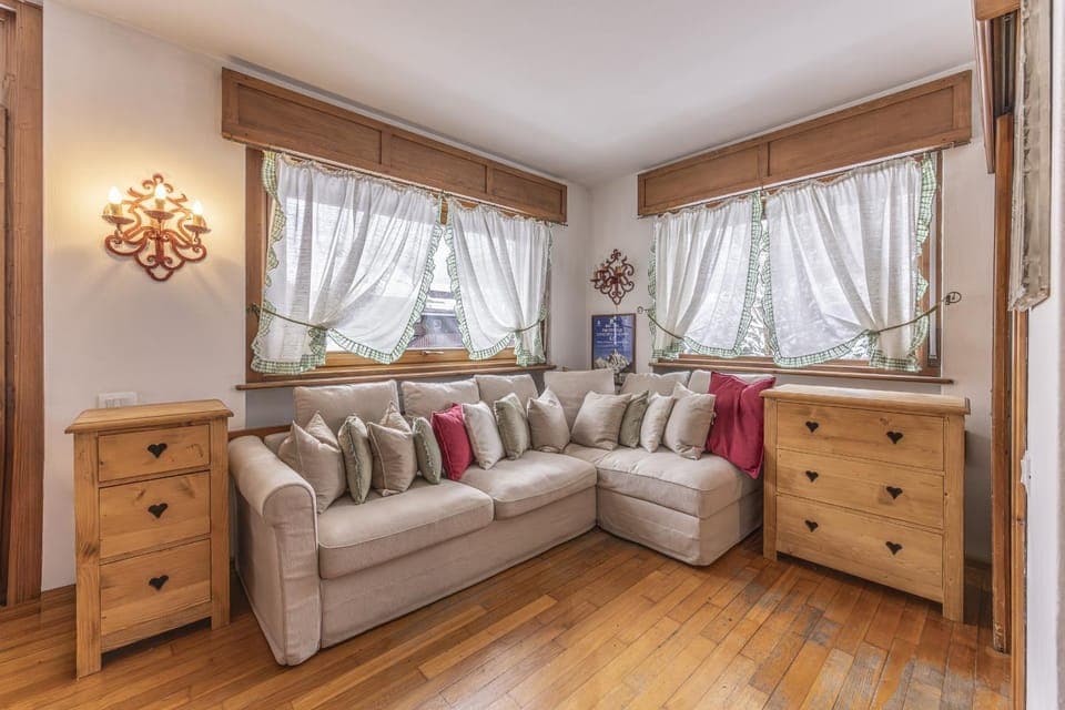 Communal lounge/ TV room, Living room