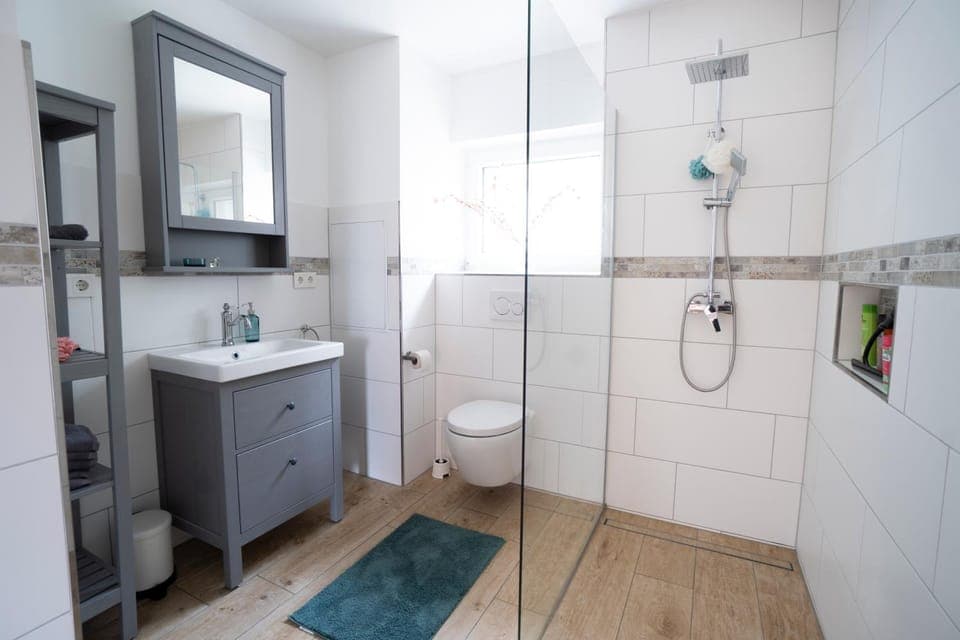 Shower, Toilet, Bathroom, towels