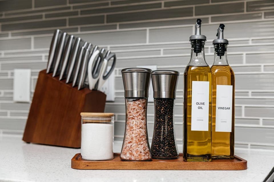 Kitchen or kitchenette, Food and drinks