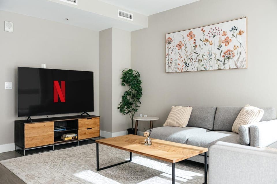 Communal lounge/ TV room, TV and multimedia, Living room, Seating area, Evening entertainment