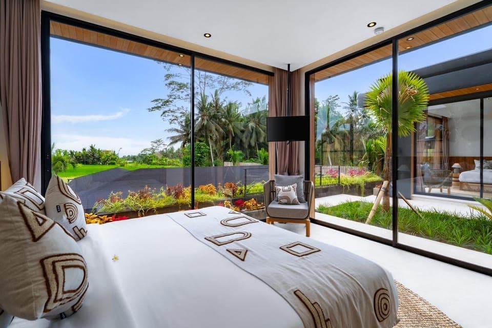 Bed, Day, Bedroom, Garden view