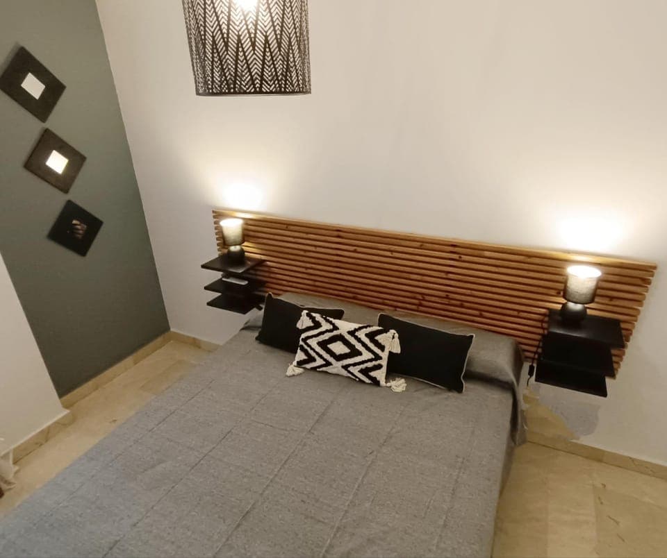 Bed, Photo of the whole room, Bedroom, heating, air conditioner