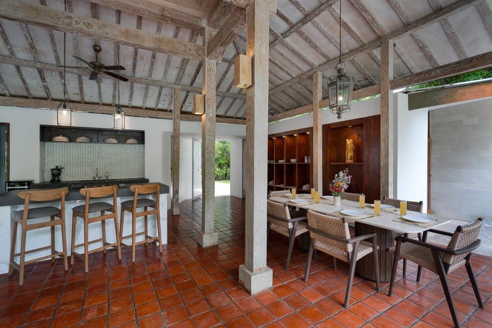 Property building, Kitchen or kitchenette, Dining area, kitchen